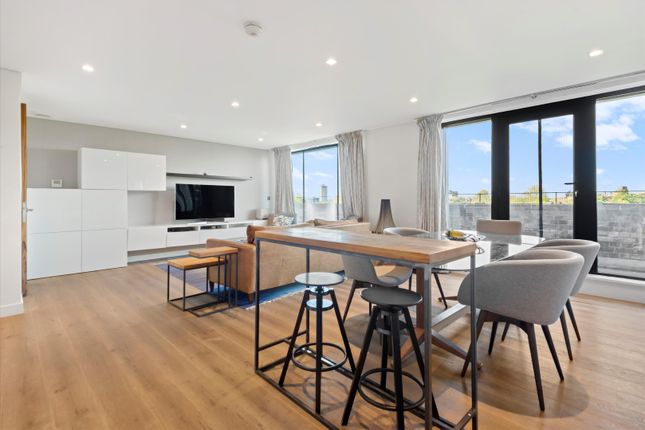 Penthouse Paddenswick Road, London photo 3