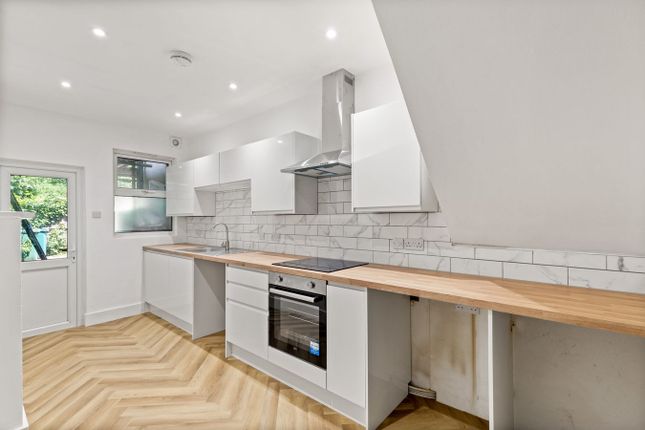 Flat A, 169, Seabrook Road, Hythe photo 2