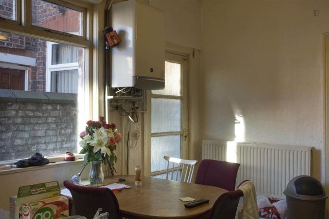 Likeable double bedroom near The University of Manchester, 70, Daisy Bank Road, Manchester photo 2
