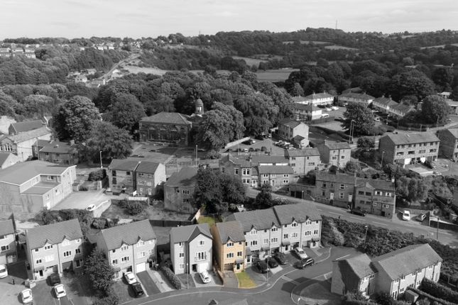 18, The Orchards, Brighouse photo 2