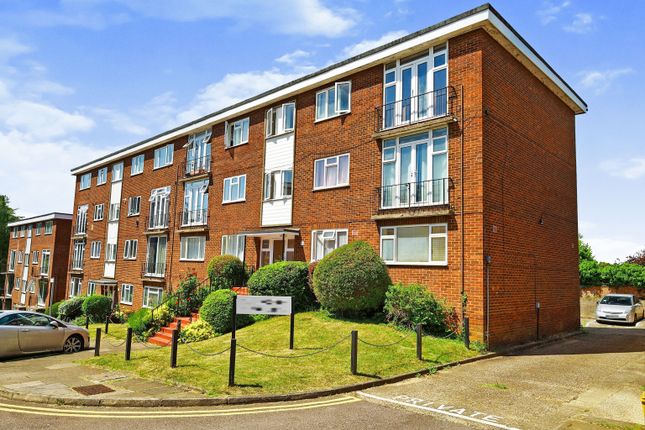 Flat for sale in The Larches, Luton, Bedfordshire