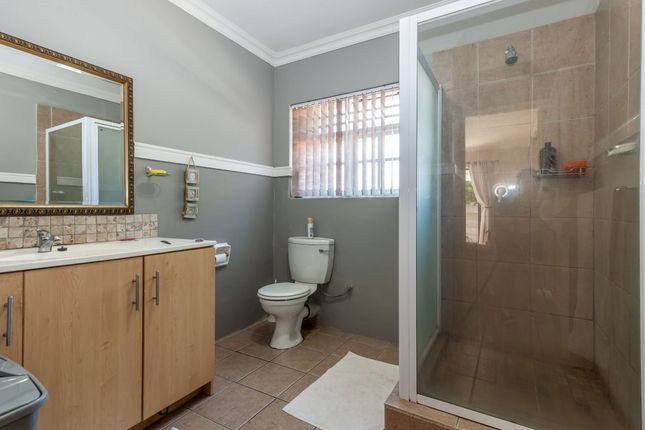 Detached house for sale in 87A Kommetjie Road, Fish Hoek, Southern Peninsula, Western Cape, South Africa