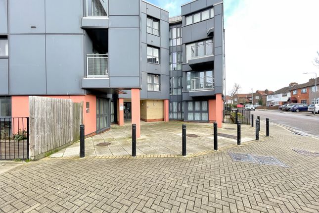 Thumbnail Studio to rent in Bramley Crescent, Ilford