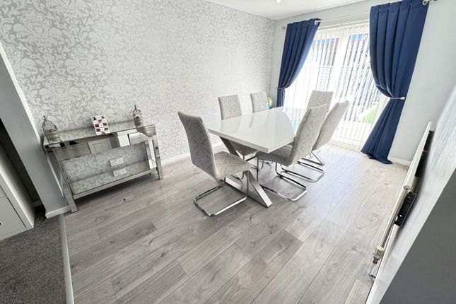 43 Buckingham Drive, Willenhall photo 3