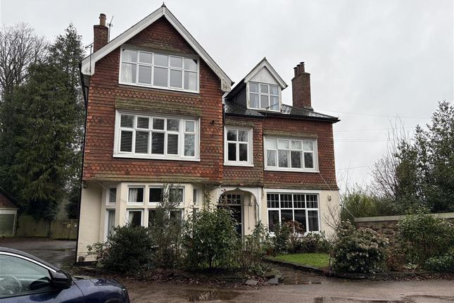 3-bed flat on Flat E, Monks Horton, Sandhurst Road, TUNBRIDGE WELLS, £210,000