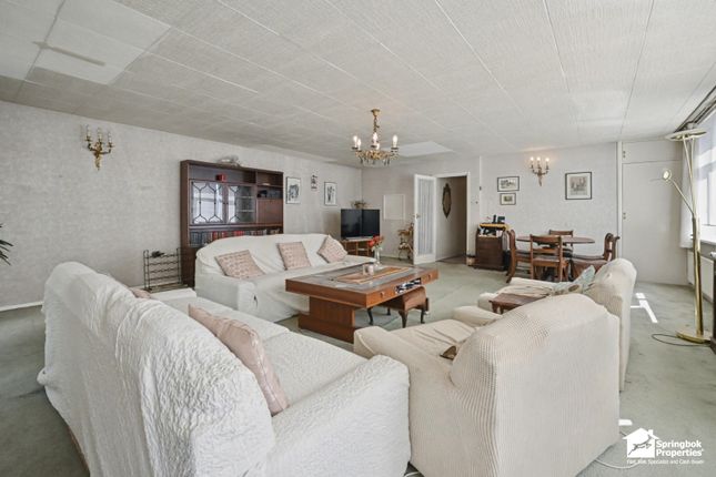 28, Conifer Close, Reigate photo 2
