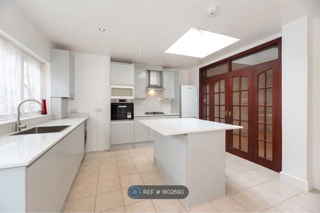 Norbury Crescent, Norbury, London photo 4