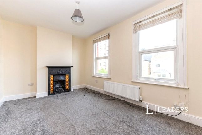 22, Piper Road, Kingston upon Thames photo 4