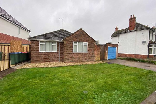 Thumbnail Detached bungalow for sale in Station Road, Thatcham