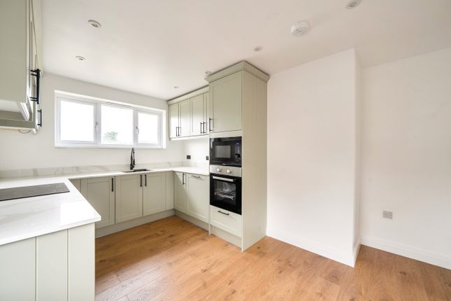Flat 4 Lodge House,, St Johns Drive, Surrey photo 2