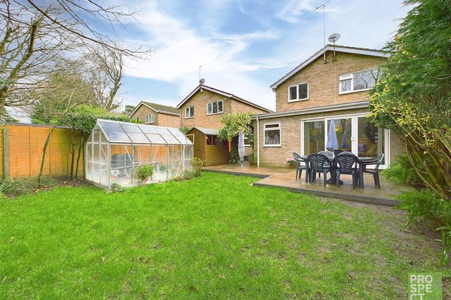 Link-detached house for sale in Foxcote, Finchampstead, Wokingham, Berkshire