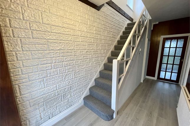 9, Willowbank Avenue, Bolton photo 2