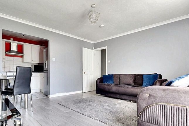 Flat 1, Veronica Close, Romford photo 2