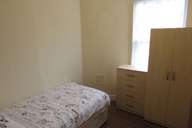 Thumbnail Room to rent in Arnold Road, London