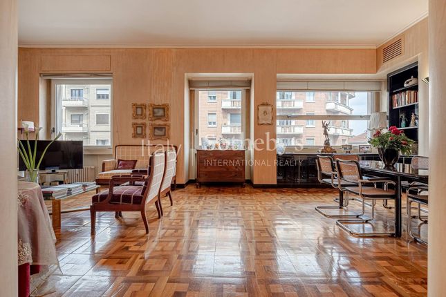 Apartment for sale in Viale Tunisia, Milano, Lombardia