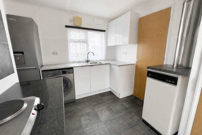 19, Woodland View, Norwich photo 3