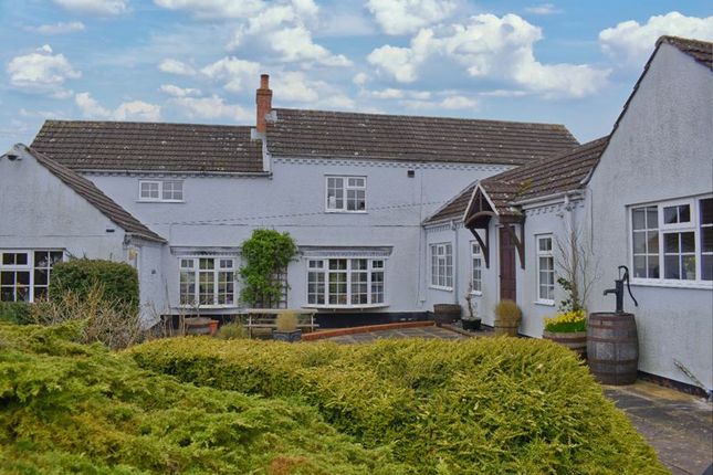 Equestrian property for sale in Norwell Woodhouse, Newark