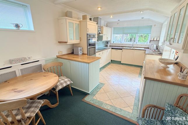 23, Plough Hill, Potters Bar photo 3