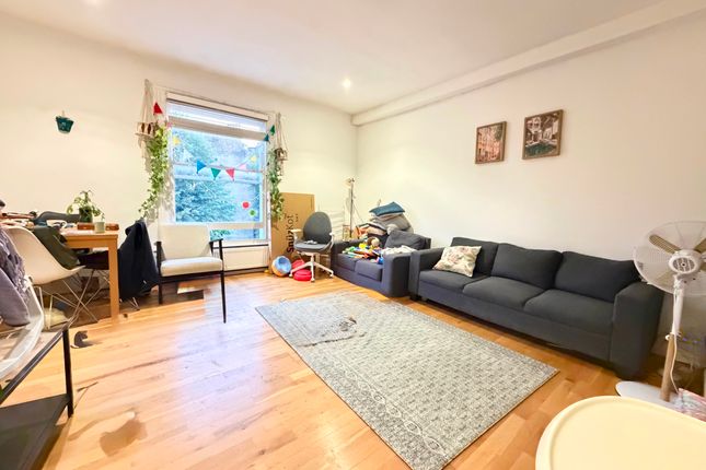 135c Brecknock Road, London photo 2