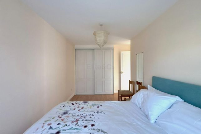 4, Marlow Way, London photo 4