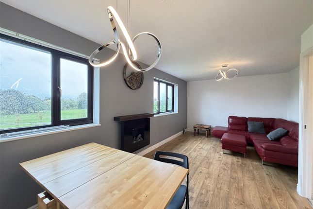 William Tarver Close, Warwick photo 4