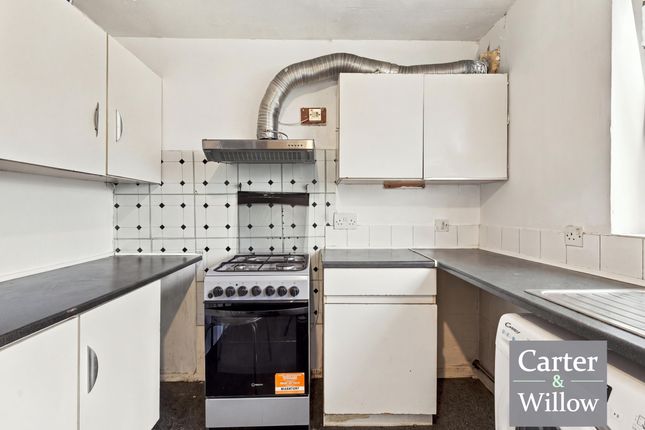 108, Cowbridge Lane, Barking photo 4