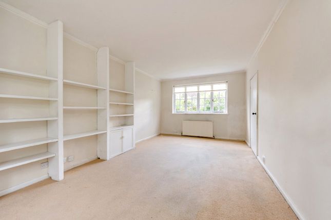 2, Chatham Close, London photo 2