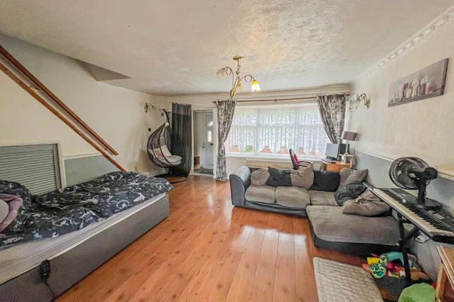 37, Holly Lodge Walk, Birmingham photo 3