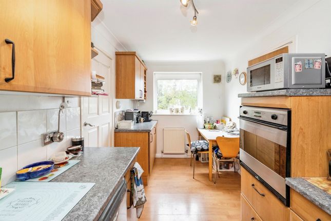 6, Rutland Place, The Rutts, Bushey photo 4