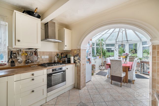 186, Frog Grove Lane, Guildford photo 4