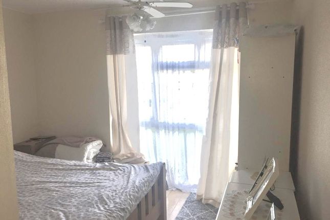 Maisonette to rent in St Peters Close, Ilford