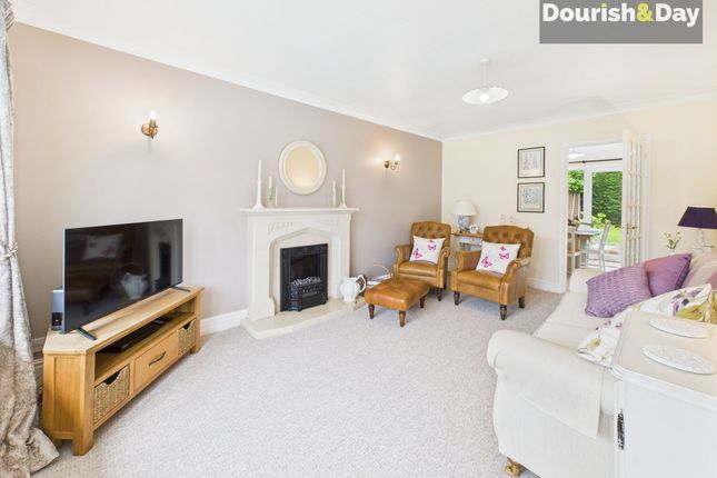 8 Abbey Drive, Stafford photo 2