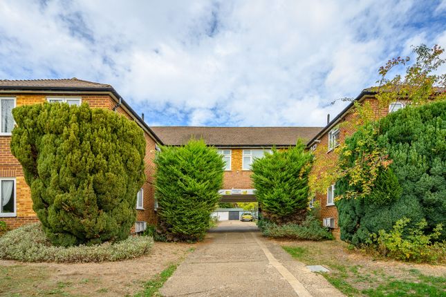Friern Park, North Finchley photo 3