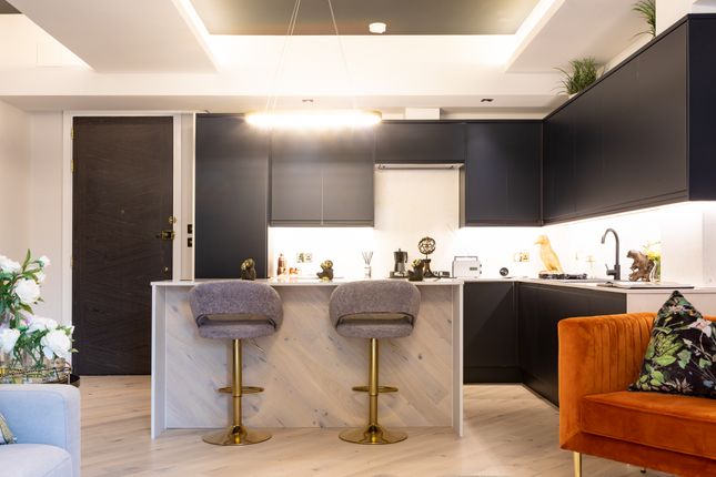 Flat 16, High Road, London photo 4