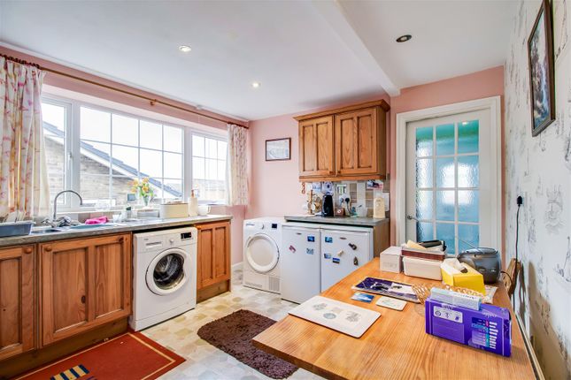 26, Oakland Drive, Wakefield photo 2