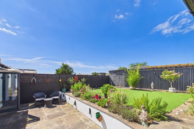 15 Celtic Way, Barry photo 3