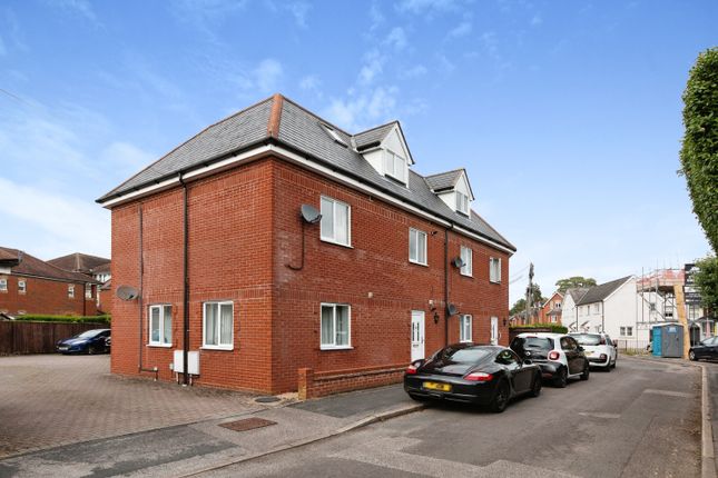 Flat for sale in Rack Close Road, Alton, Hampshire