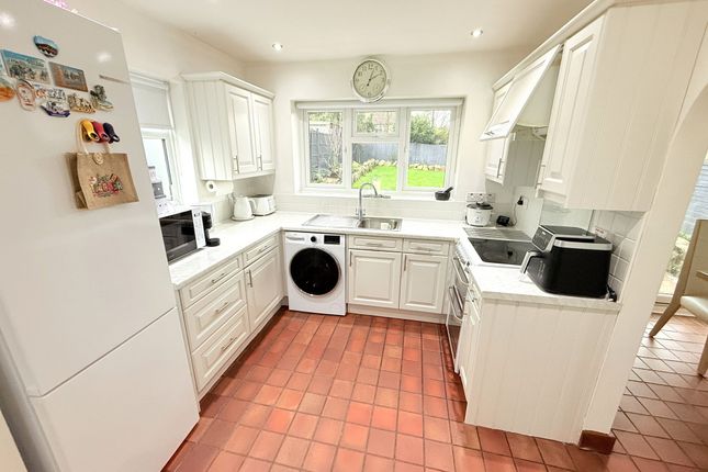 3 Rushdene Avenue, Barnet photo 4
