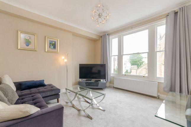 Flat to rent in Barons Court, Barons Court, London