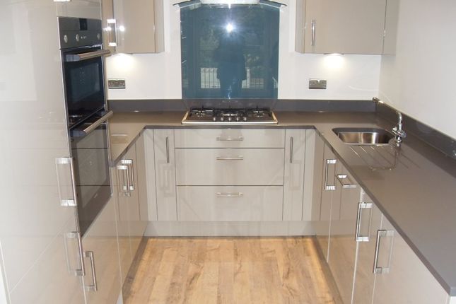 4 Joshua House, Annett Close, Upper Halliford photo 2