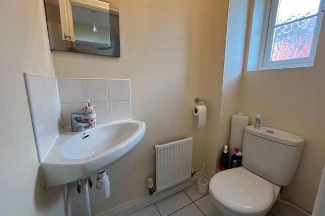5, Horsham Road, Swindon photo 4