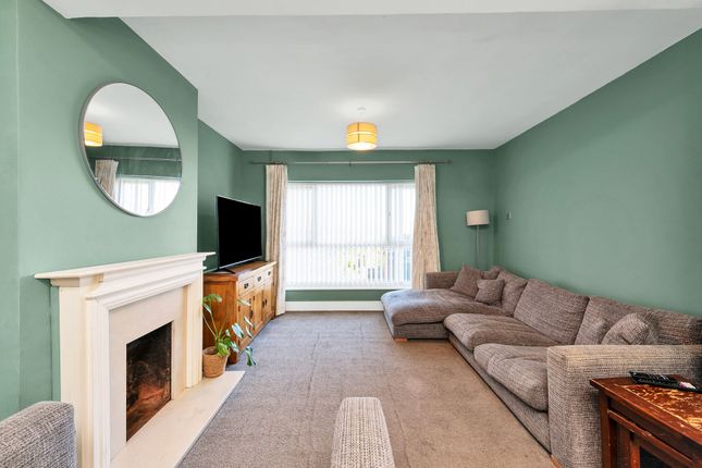 53 Garden Walk, Royston photo 3