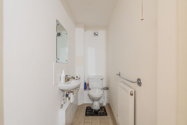 8, De Havilland Drive, London photo 4