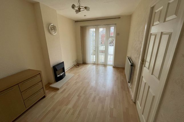 37, Redwood, Oldham photo 2