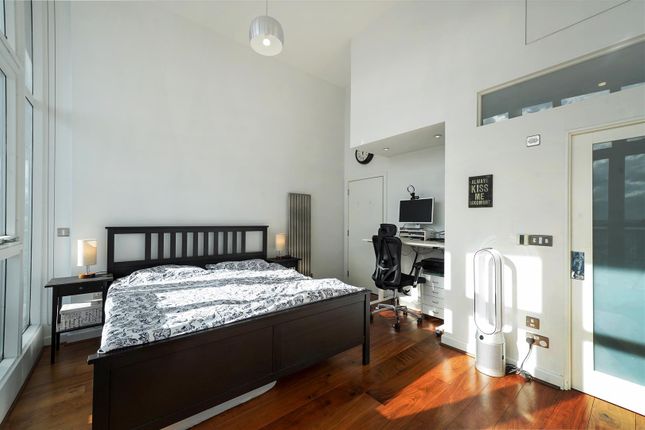 Flat for sale in Rayleigh Road, London