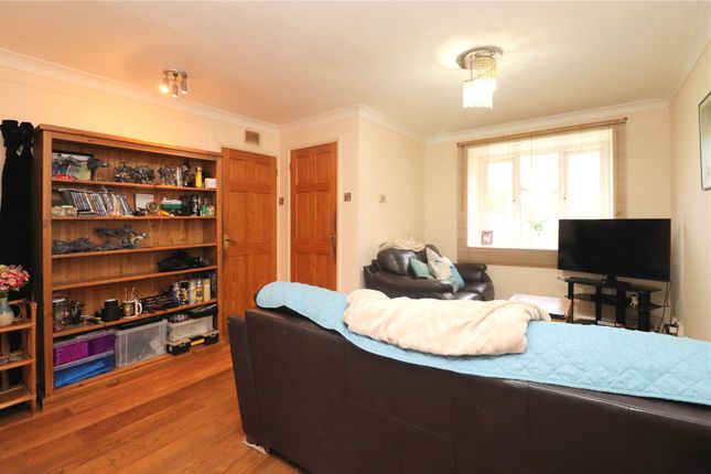 7, Selby Walk, Surrey photo 4
