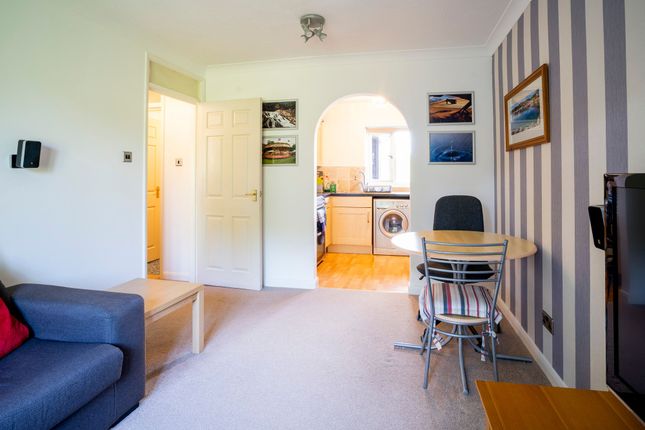 22 Roebuck Court, Didcot photo 3