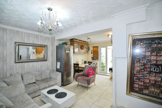 87, Hunters Grove, Hayes photo 2