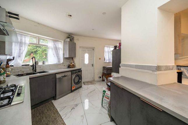 50, Bishops Park Road, London photo 4