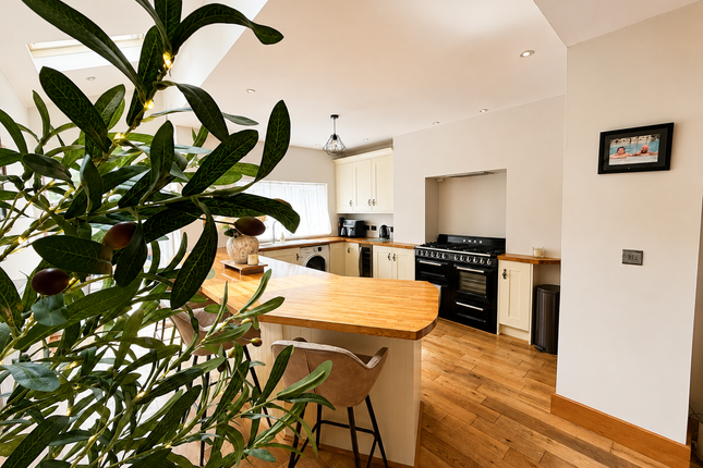 5, Llwyn Road, Ammanford photo 4